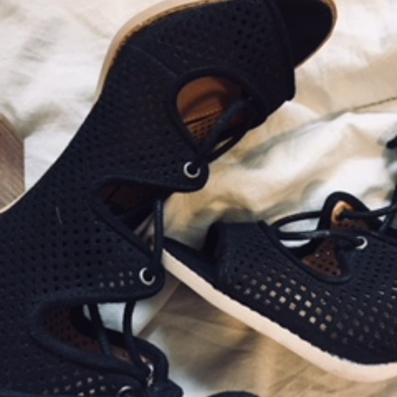 Black Mesh Lace-up Heels~Report - Picture 3 of 6